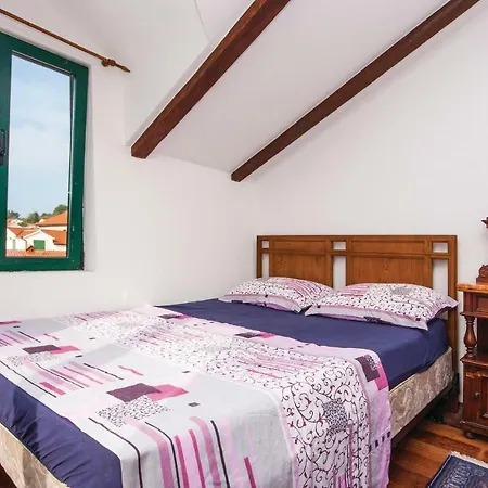 Appartamento Holiday Prvic 03 *